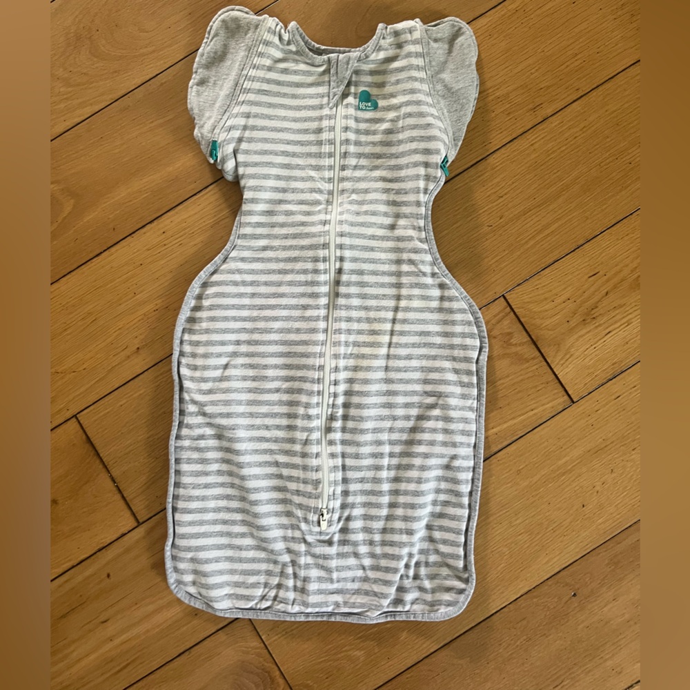 Love to dream swaddle up transition bag. Size M. EUC.